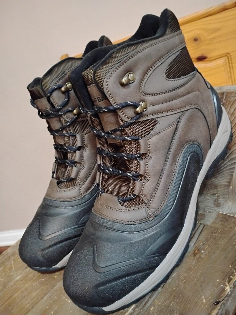 Eddie Bauer Men's Size 13 Snow Boots New!